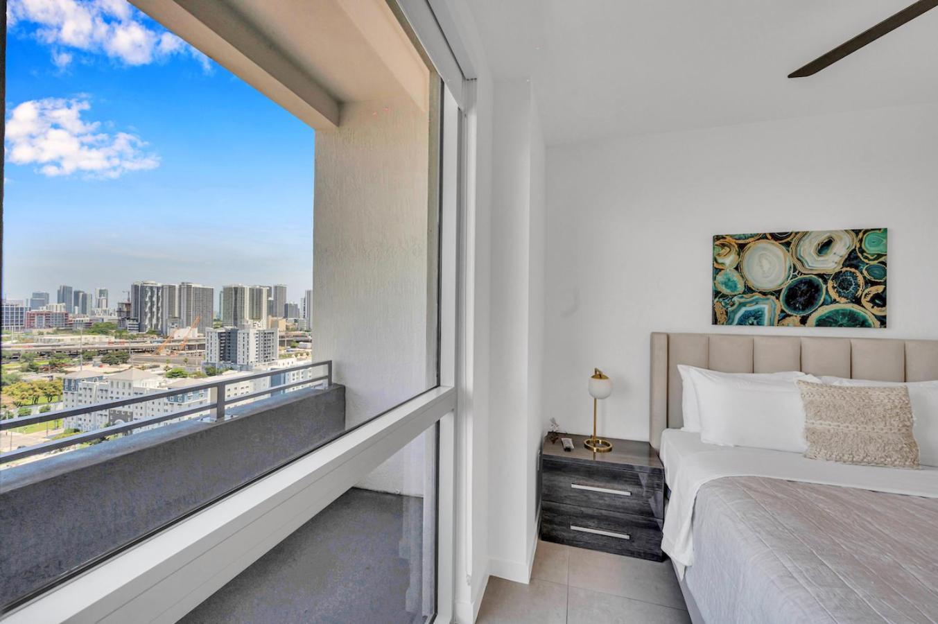 Modern 2 Bed Mins From Brickell With Free Parking Apartamento *